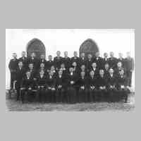 073-0041 Konfirmation 1937 in Petersdorf mit Pfarrer Zachau.jpg
